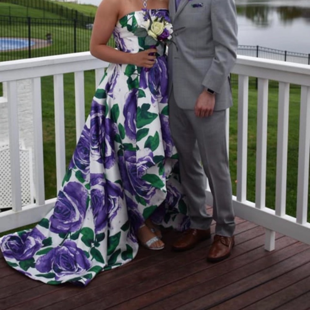 selling this prom dress! size 4